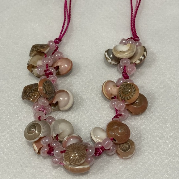NWOT - Fuschia Pink Seashell Beaded Bracelet With Triple Adjustable String Cord - Picture 4 of 11